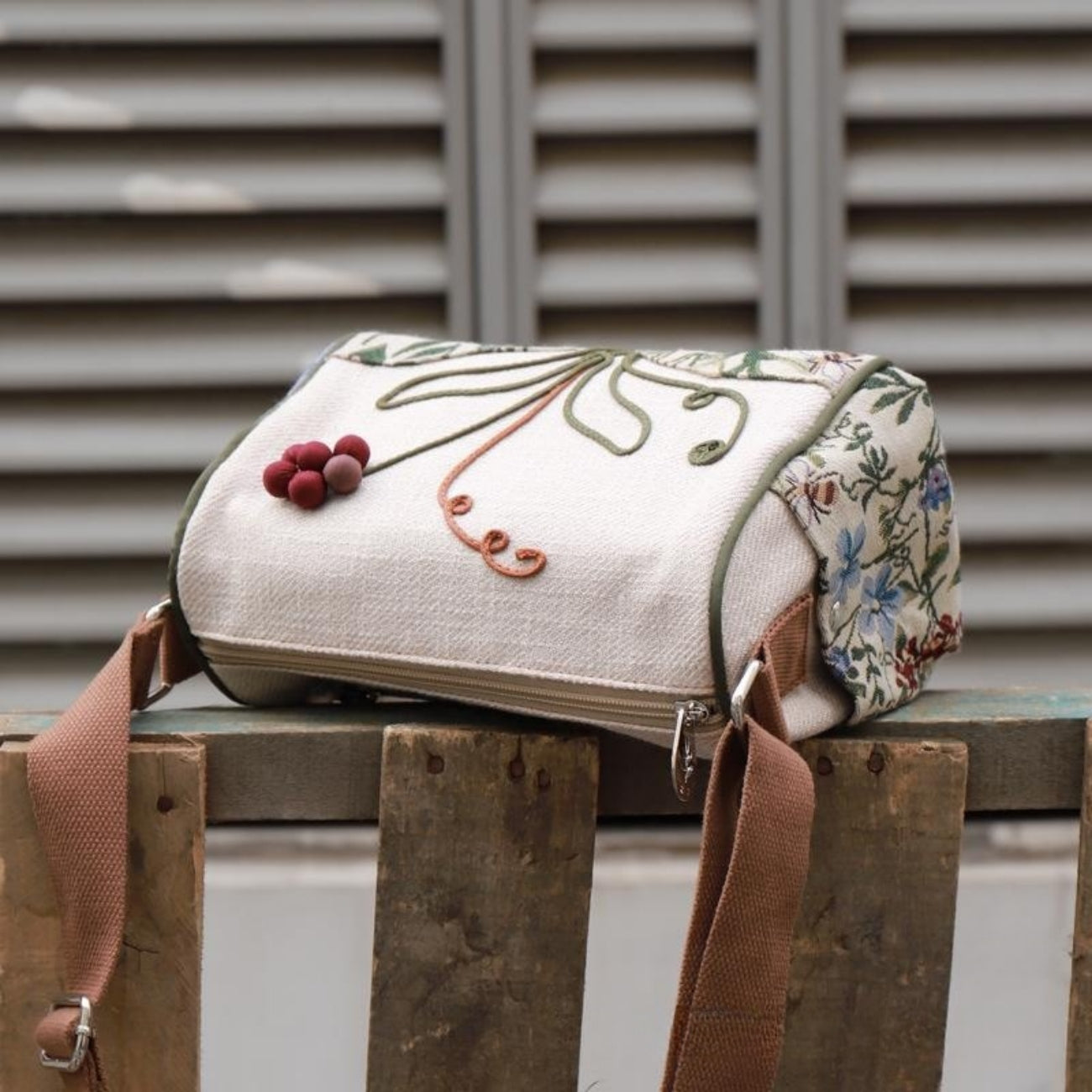 Canvas sling bag cylinder bag can be used as a one shoulder crossbody holiday gift for girlfriends