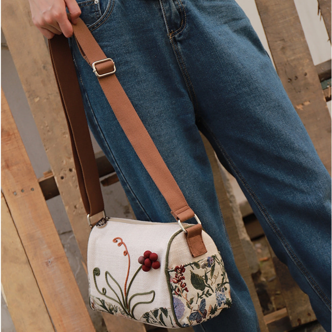 Canvas sling bag cylinder bag can be used as a one shoulder crossbody holiday gift for girlfriends